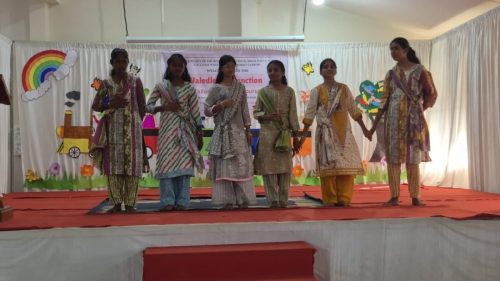 f2e64355-8204-4002-b2e7-98b3cf746d5d